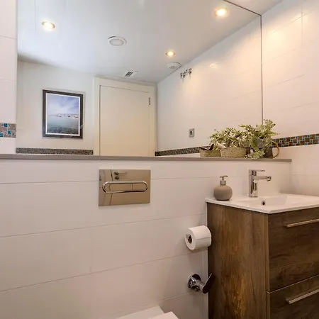 Spaces Sea View Oasis Apartment