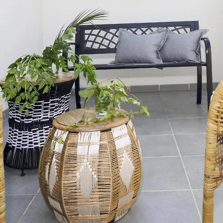 Spaces Sea View Oasis דירה סיטגס