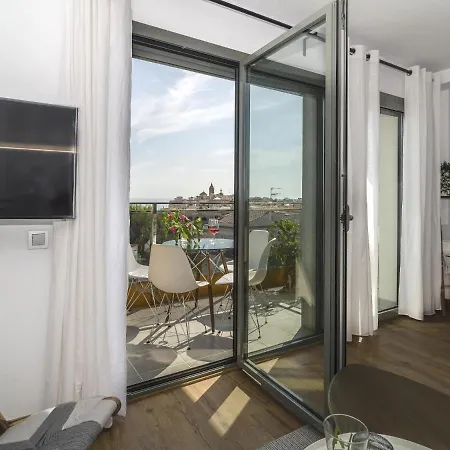 Spaces Sea View Oasis דירה